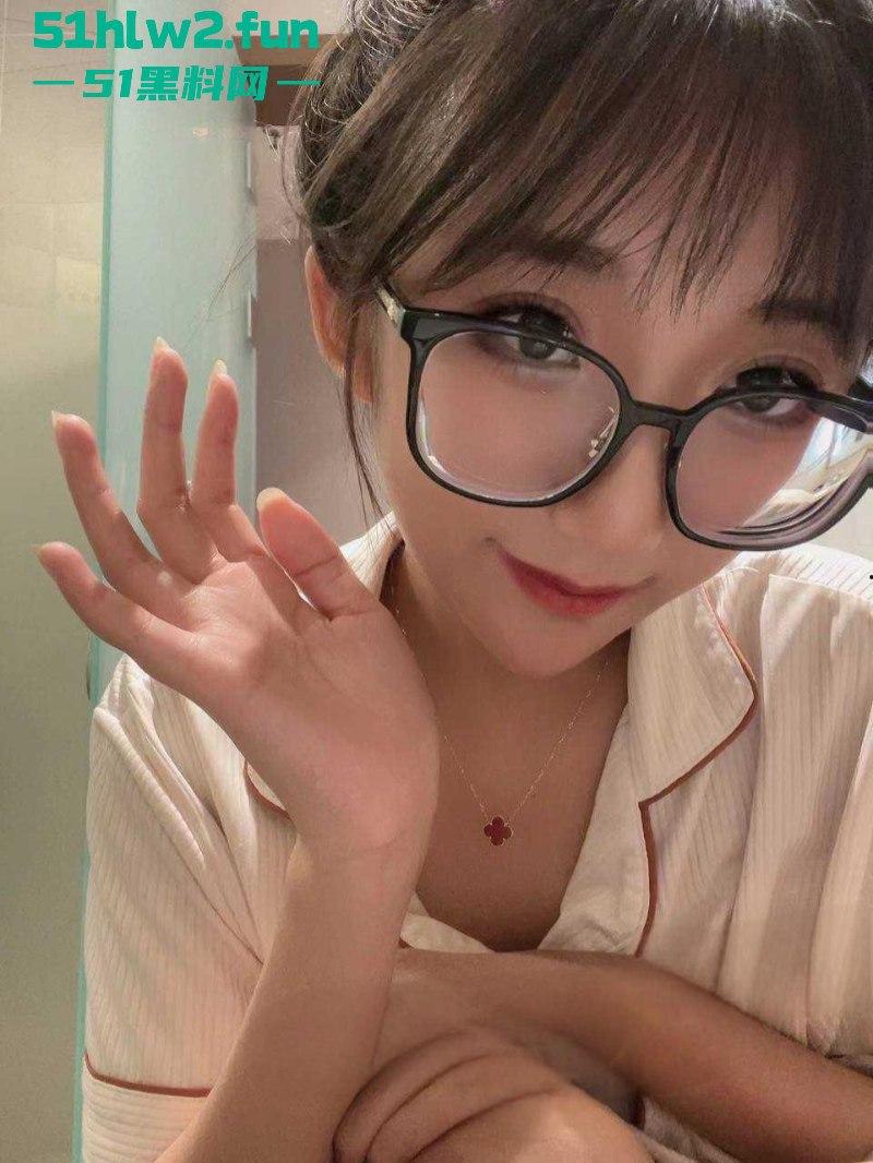 上海某国企职工【张舒涵】傍上公司上司想上位,还参与玩多人被男友发现后果断曝光!-8