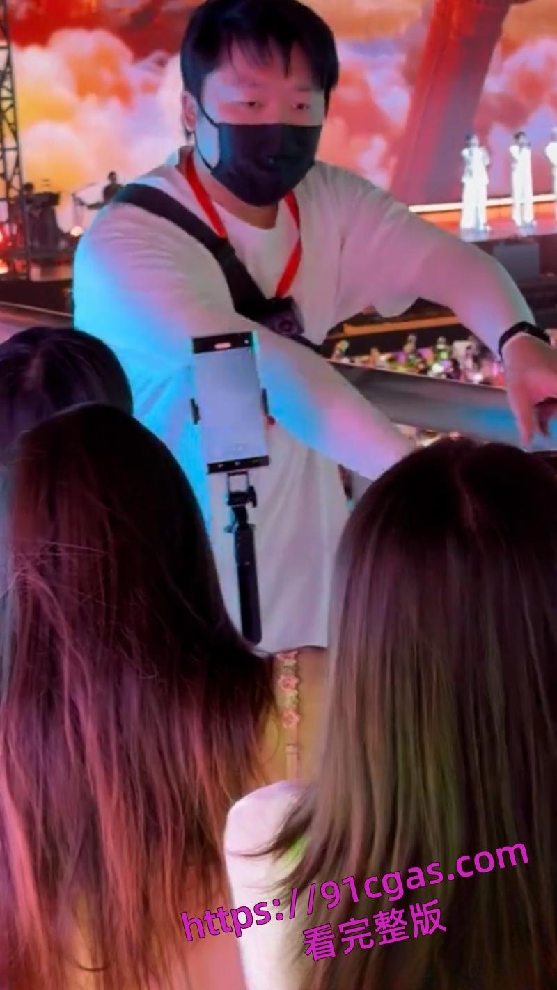 时代少年团演唱会保安竟干这事?上海演唱会安保被粉丝指控借搜身之名进行猥亵-7