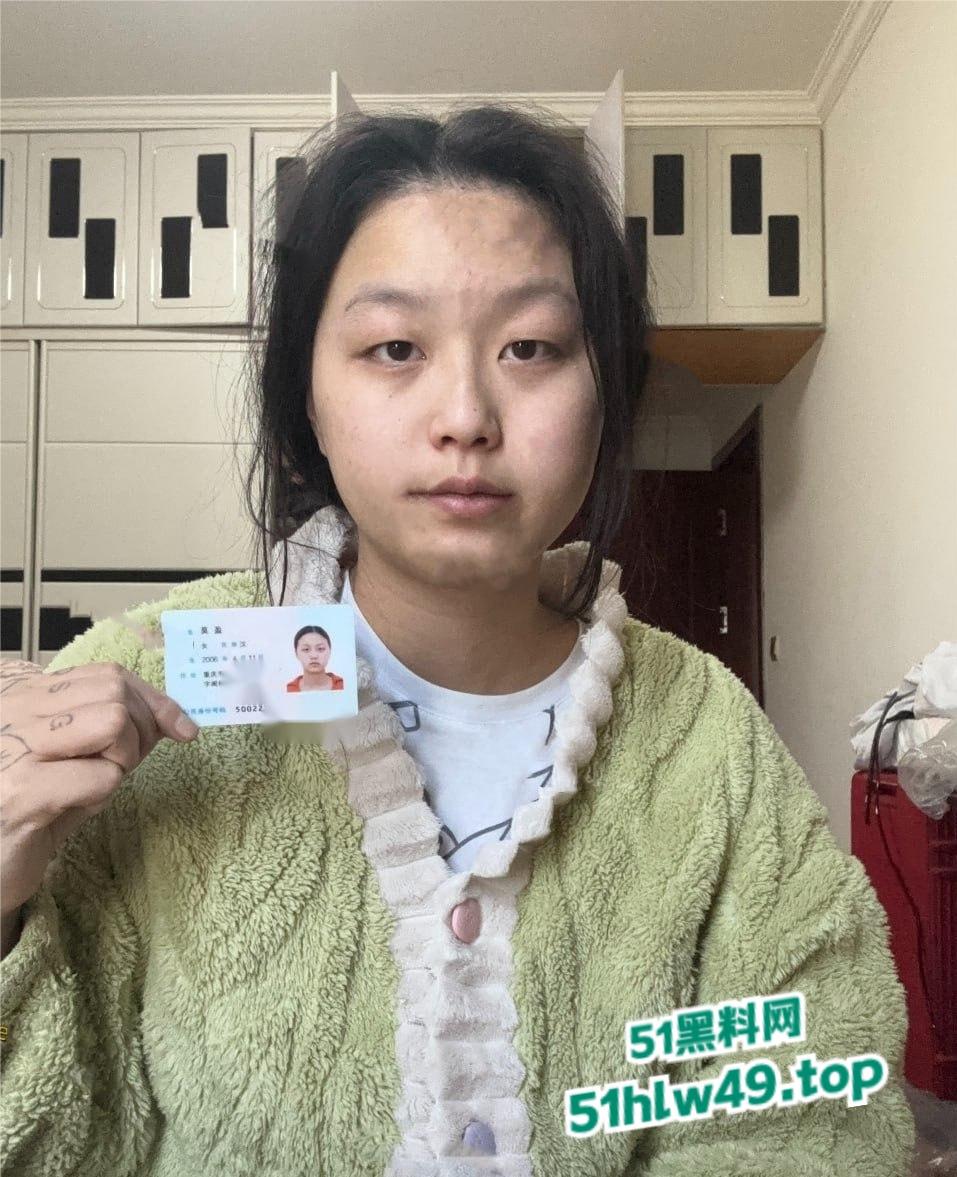 重庆纹身妹【莫盈】裸贷3000元,口叼内裤自慰视频曝光,满身皮肤病看着太惊悚。-6