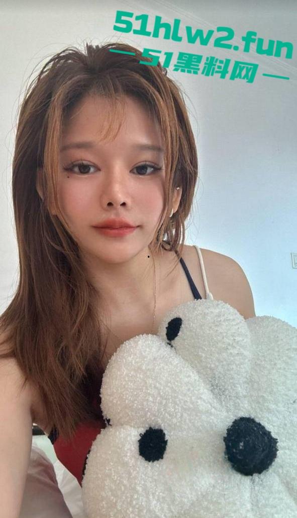 重庆黔江反差母狗【姚欢】艺名田羽希，在北京帝都卖淫竟遇熟人被偷录后遭到了曝光。-4