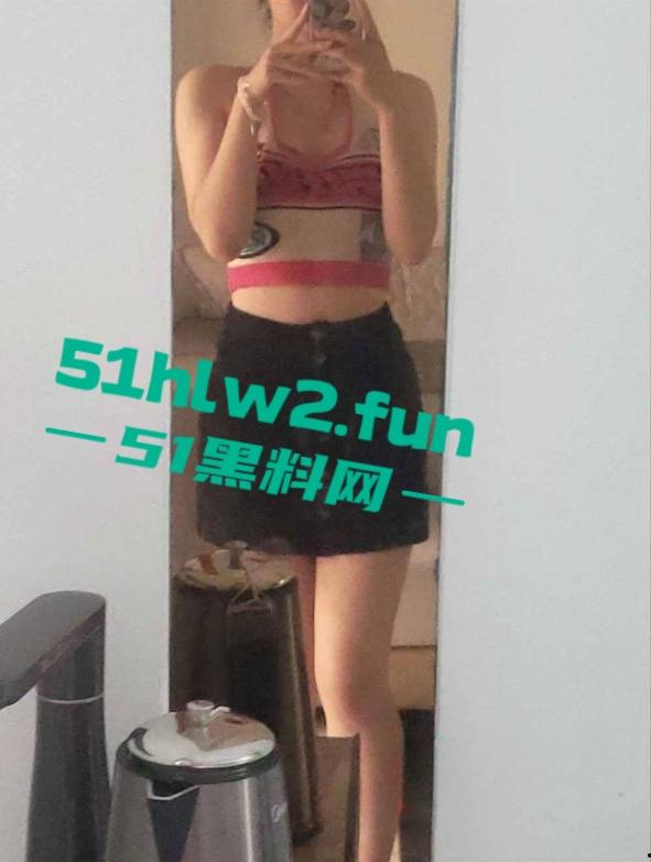 广西南宁反差女教师【柳林依】网上卖弄骚资生活照被扒，性爱视频曝光娇喘淫叫声不断！-3