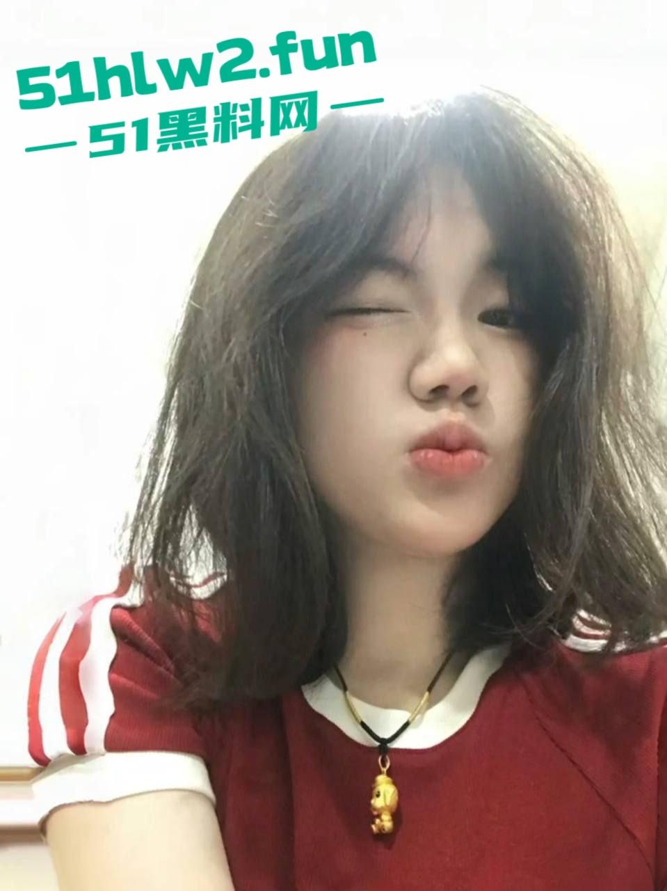 太原大学【张念一】这骚货，清纯脸蛋下藏着个欲女，手指在嫩逼里进进出出，手指插得自己直哆嗦！-5