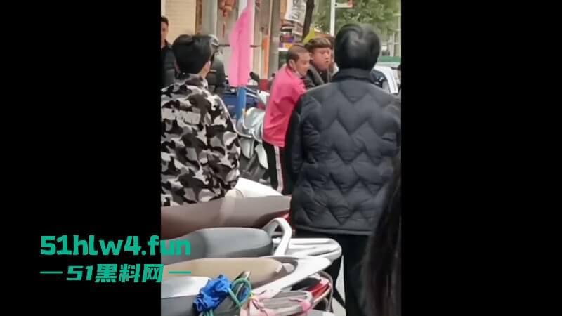 广东汕尾狗男女偷情被发现，原配开车撞男小三，下死手暴力殴打人差点没了！-7