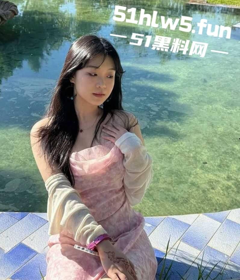 四川极品美女【李晓欣】身材完美,床技高超小母狗被绿帽男友和好兄弟前后夹击,双洞齐开视频流出。-9