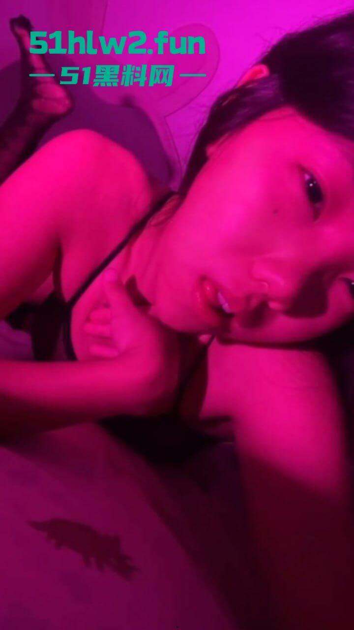 抖音福利姬【黑皮学妹】金主定制私拍流出 年纪轻轻身材竟然这么好 前凸后翘让人看得直流口水!-9