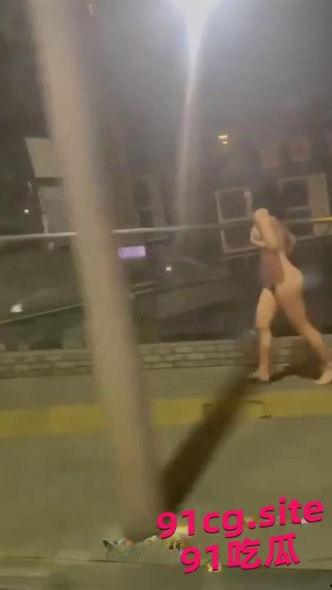 郑州二七广场女子裸奔事件 吃瓜群众纷纷猜测是谁的母狗-2