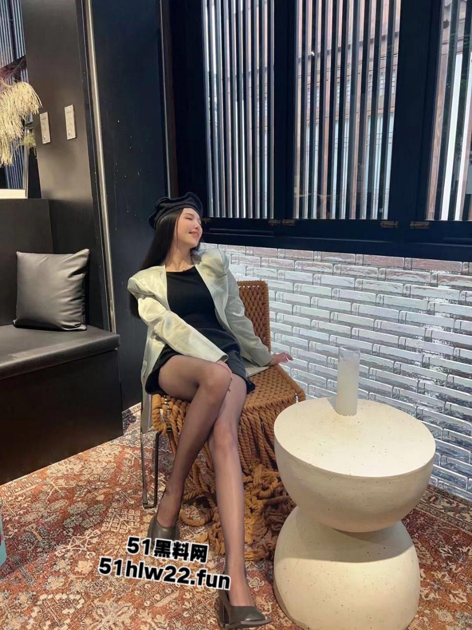 大屌司机勾引老板的小三,长腿模特般的火辣身材私下与司机偷情,惨遭大屌激情爆操淫叫不断。-1