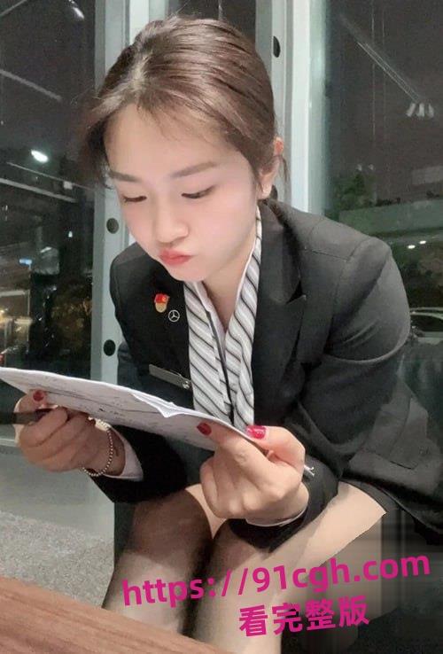 江苏苏州奔驰4S店女销售『李曦』为业绩献身!制服诱惑酒店激战客户视频流出-6