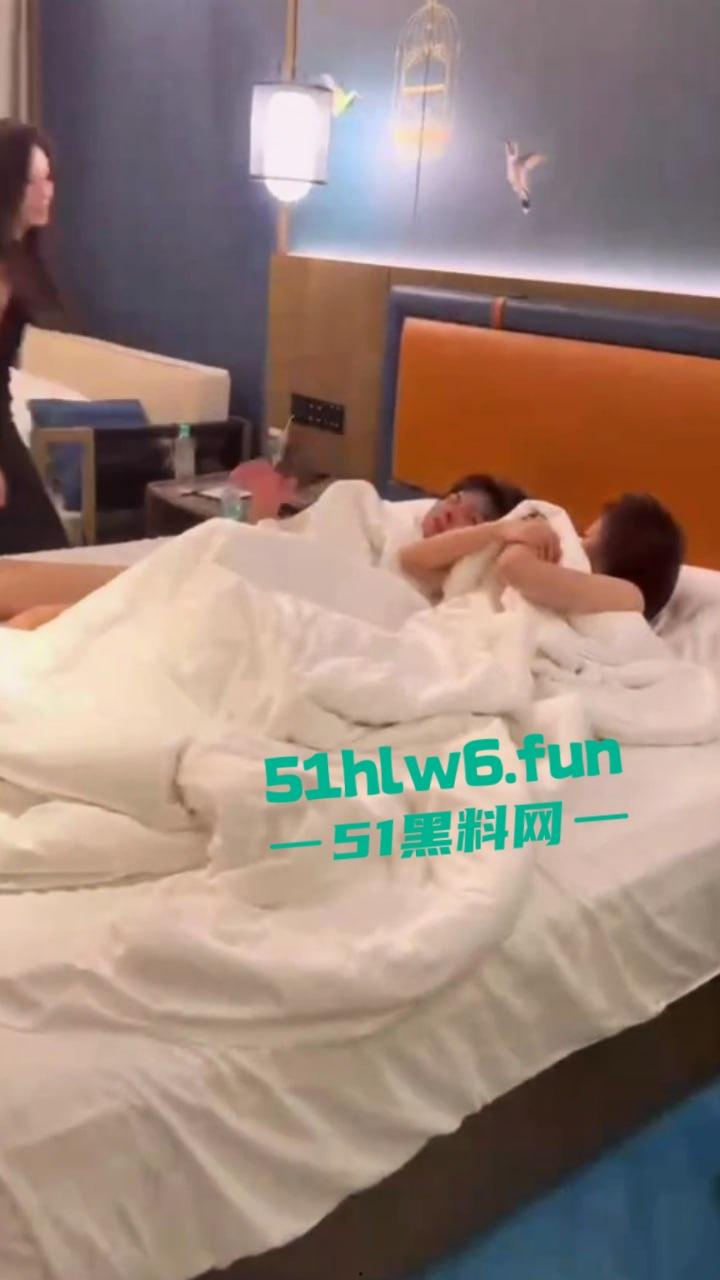 湾湾捉奸现场,台妹的性格是真好把男友和闺蜜捉奸在床,这样高颜值的闺蜜是真的太危险。-1