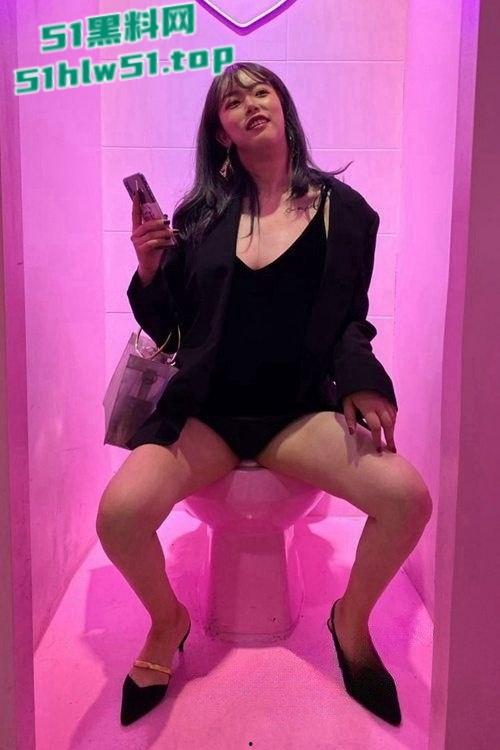 高学历上海外国语大学，巨乳御姐反差婊【向丽莉】表情超管理丰富，男友性爱视频泄密流出。-1