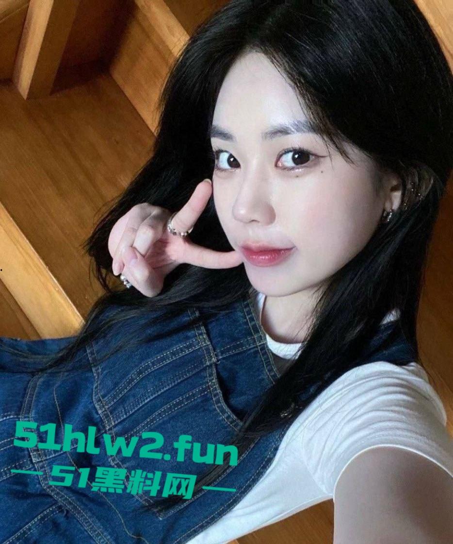 浙江杭州女模【‌张梓丹】大年就被金主爸爸脚趾插逼，穷人的女神富人的泄欲母狗。-7