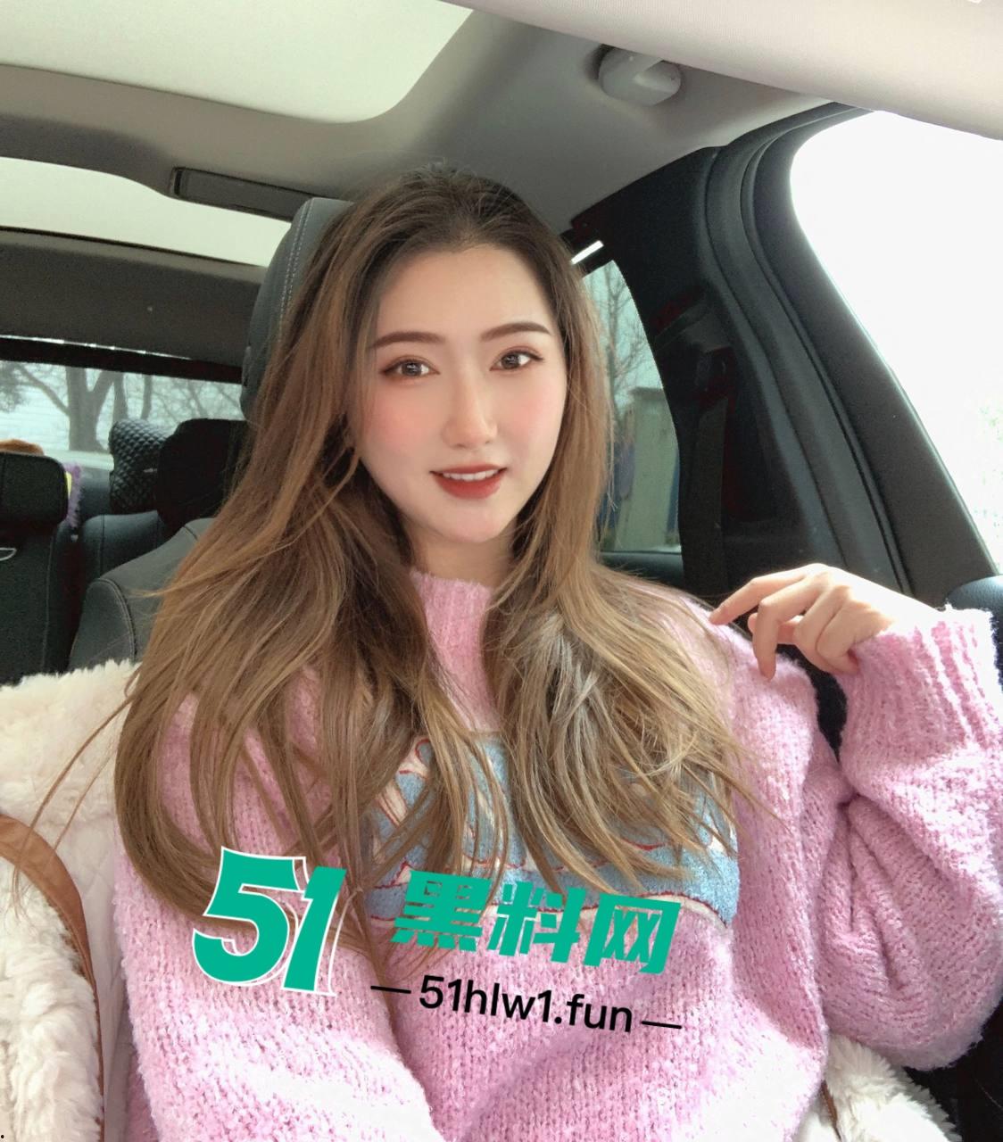 滁州肥臀眼镜婊【何晶莹】高颜值极品身材母狗,网上各种撩骚约炮展示为臀骚穴勾引,全裸视图流出。-1