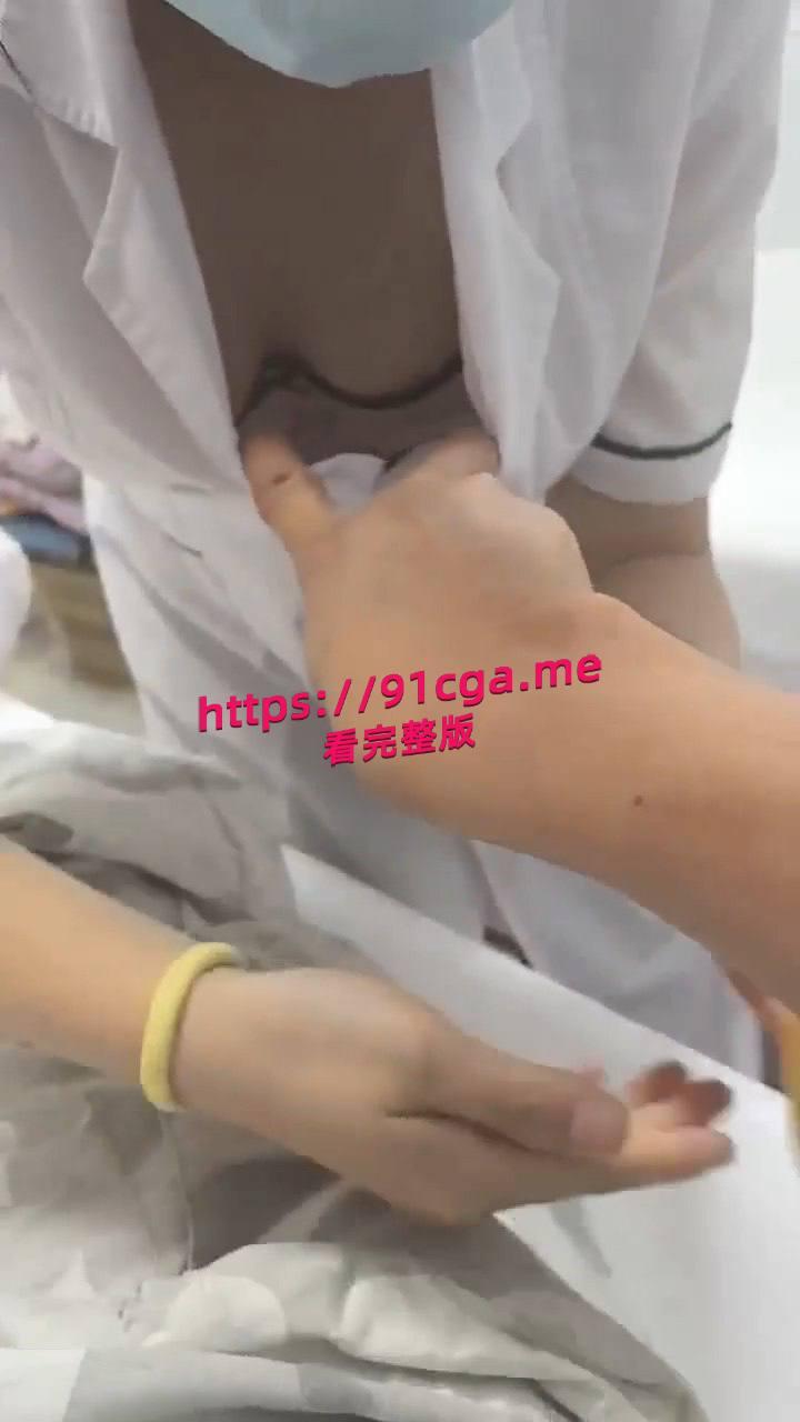 网友投稿，自己的护士女朋友，高颜值美女，表面清纯，私下却是反差婊！-4