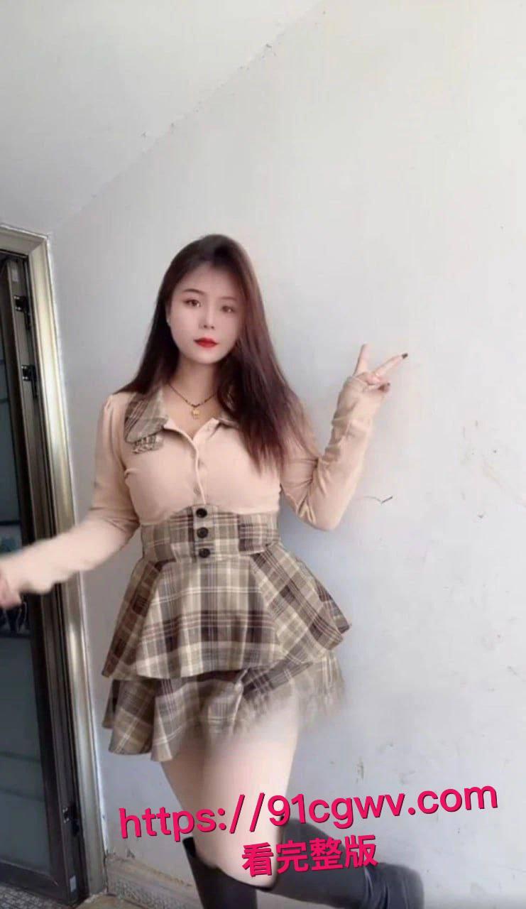 快手网红小婊妹明码标价,200 就能购买她的自慰,2000 可以线下约炮一夜情,被干到逼合不上!-9