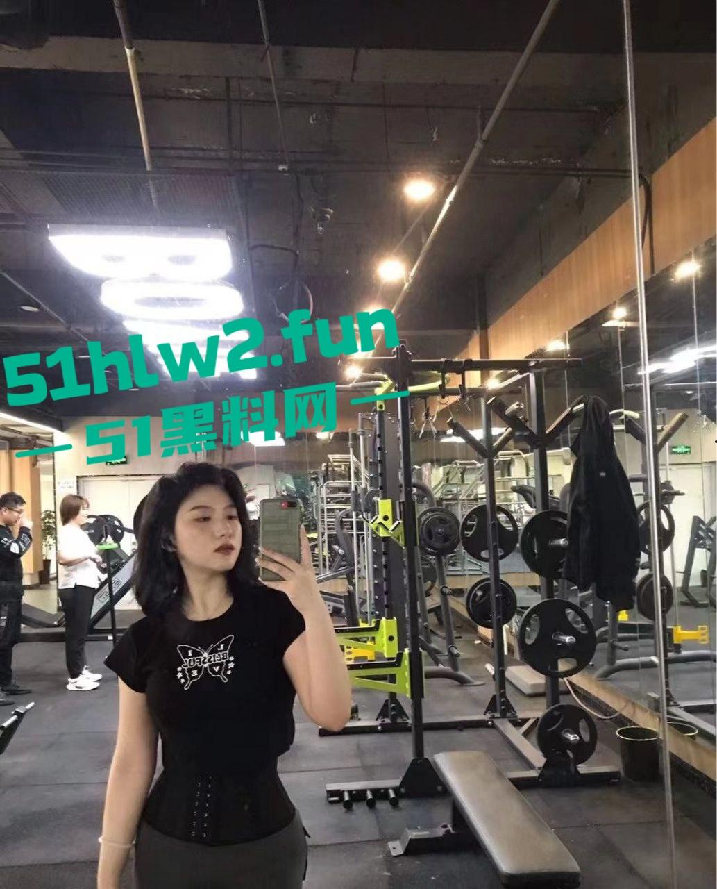 河北衡水顺平中学班主任爆大瓜！C-18班政治老师教书是正经的，下课跪地吃鸡骚得一批真会玩！-4