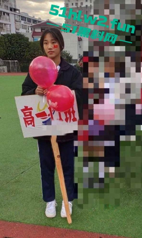 河北商丘宁陵县高级中学反差学妹【孙宁宁】超黑肥大鲍鱼，阴毛旺盛性欲极强遭到曝光。-6