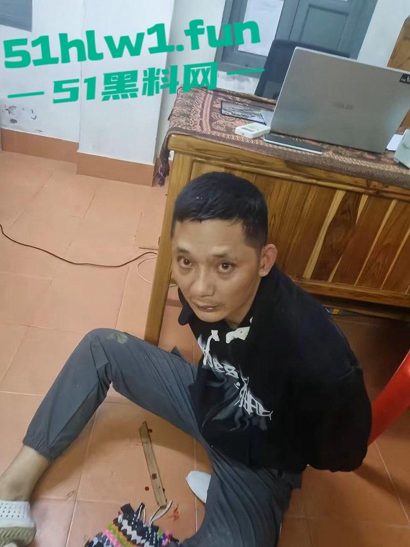 老挝三名中国男子 抢劫琅勃拉邦一家金店 却因摩托车打不着火 被警方当场抓住 真是丢人到国外了-13