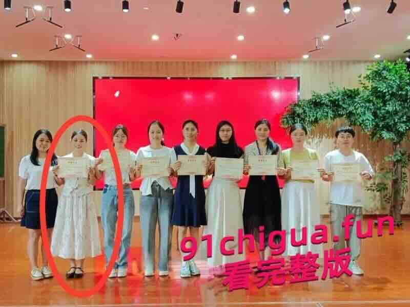 爆光广东佛山三水区人民教师梁晓倩有夫有女多次约炮，善于伪装，实则是个骚婊子！-5